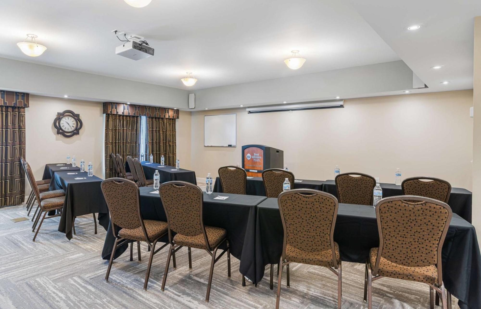 Best Western Plus Westgate Inn And Suites Leland Eksteriør bilde