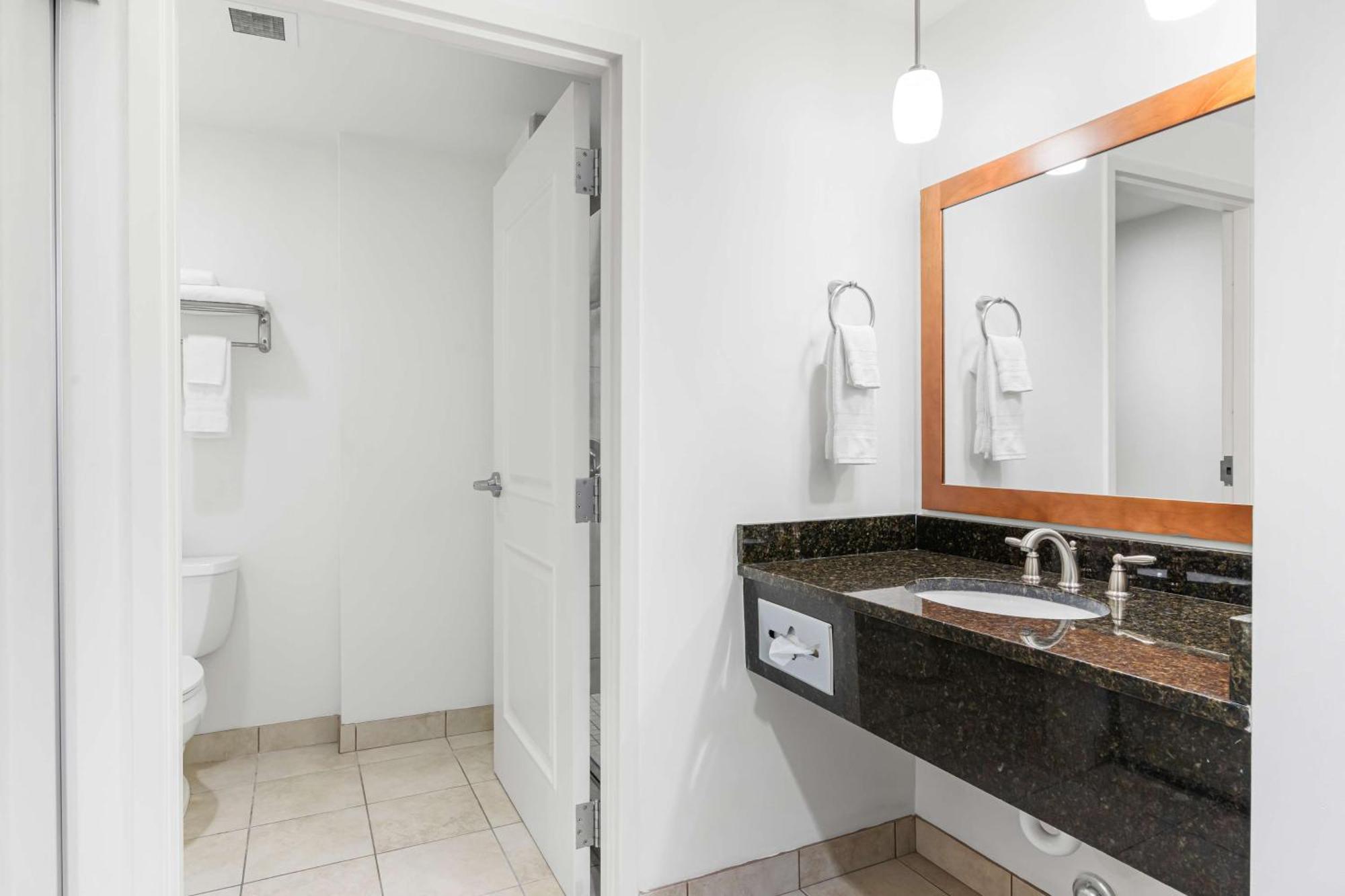 Best Western Plus Westgate Inn And Suites Leland Eksteriør bilde