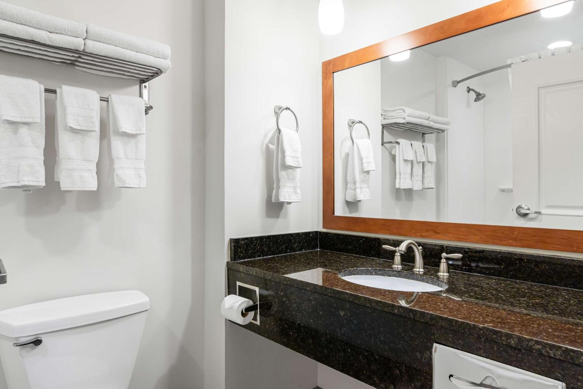 Best Western Plus Westgate Inn And Suites Leland Eksteriør bilde