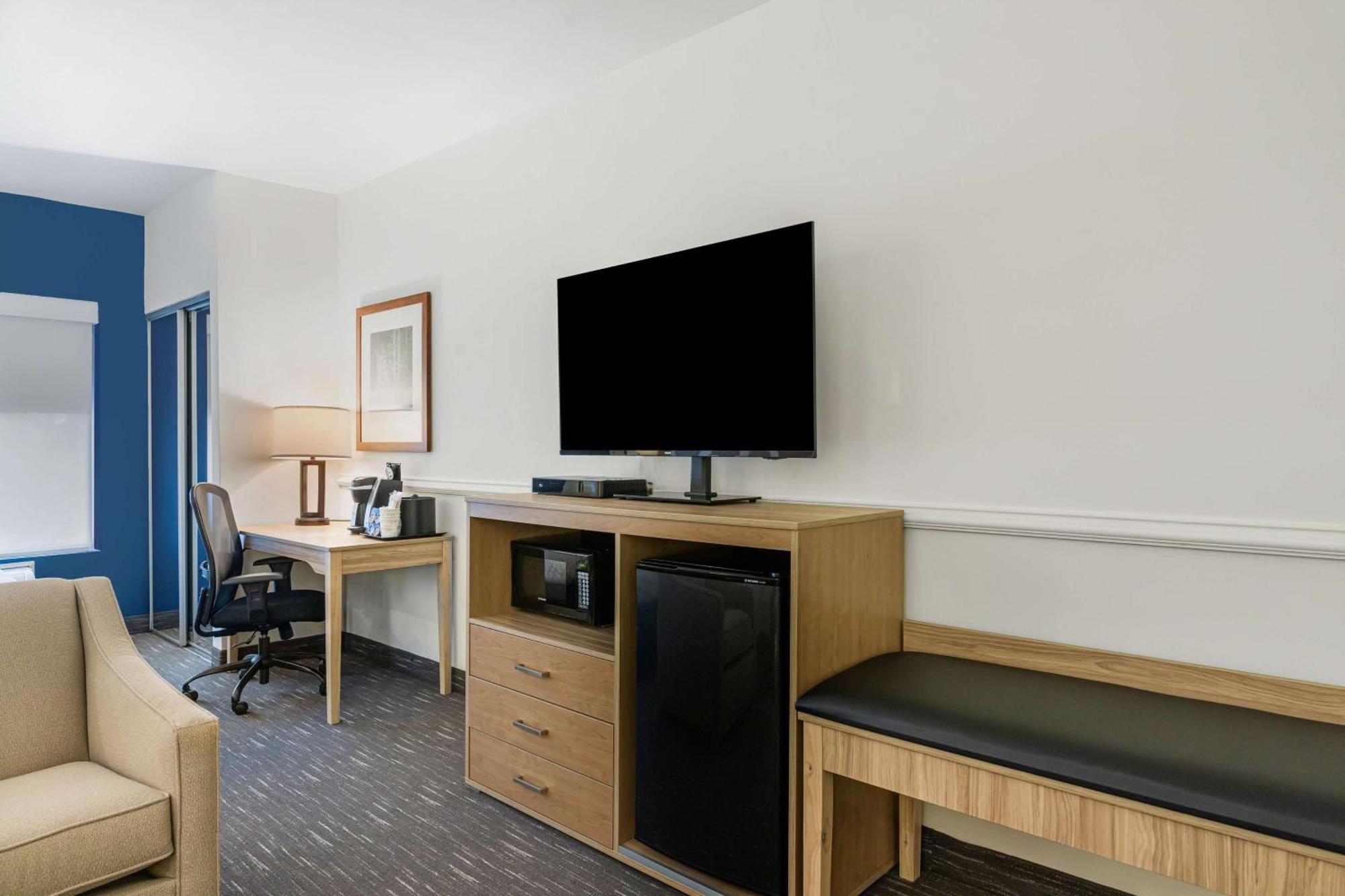 Best Western Plus Westgate Inn And Suites Leland Eksteriør bilde